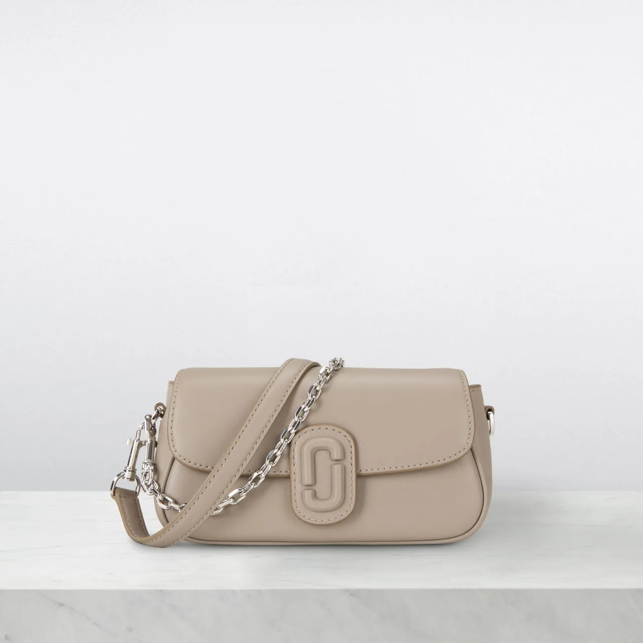 MARC JACOBS The Leather Clover Shoulder Bag - Cement